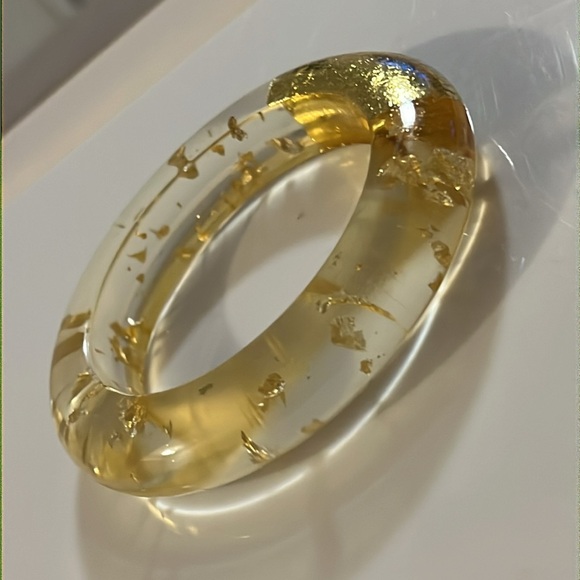 Vintage Art Deco 12KT Gold Dust Flake Infused Clear Lucite Chunky Bangle - Picture 5 of 12